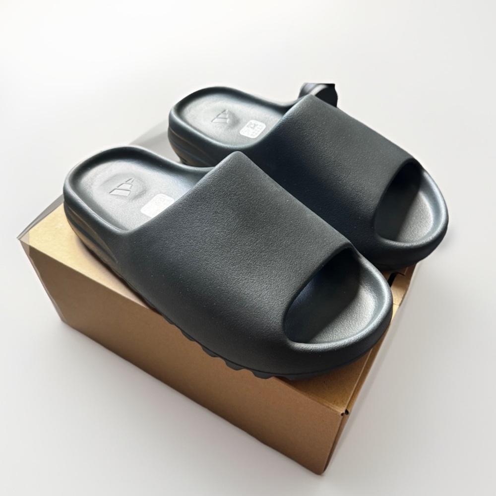 Yeezy Slide Dark Onyx Sz 10